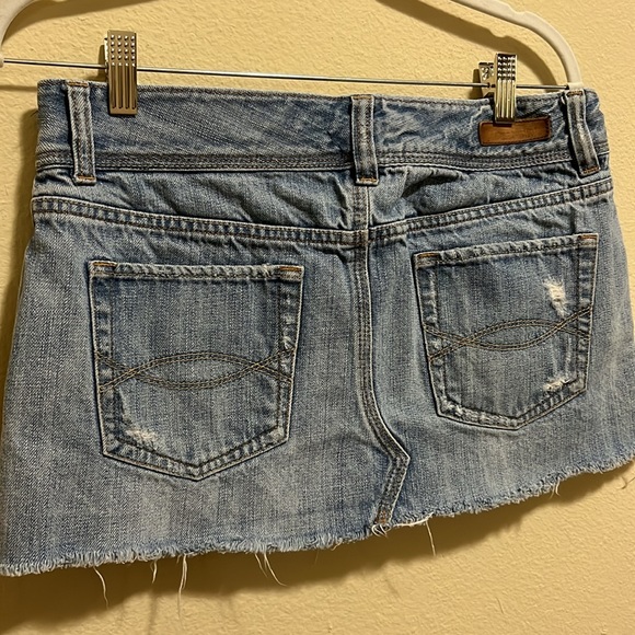 Abercrombie & Fitch Women’s Distressed Mini Skirt Size 6 - Picture 6 of 8